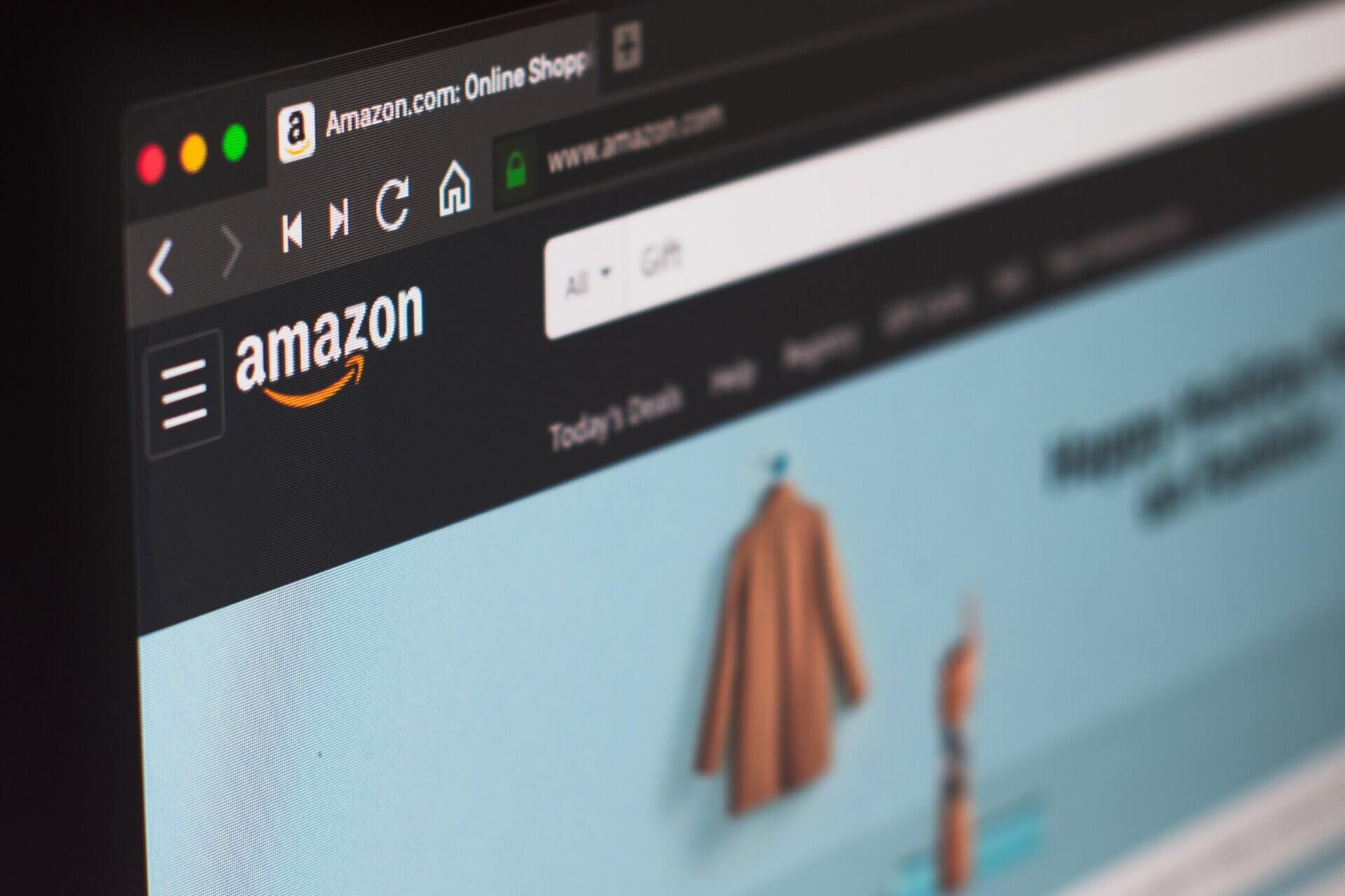 Amazon, el cuarto de los logos famosos. 