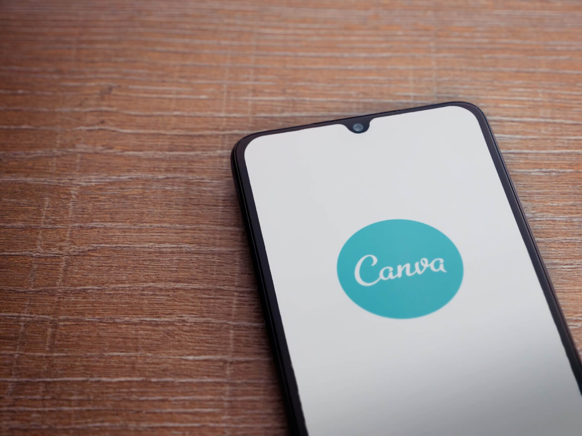 Teléfono con la aplicación de Canva