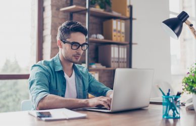 Consejos profesionales para administrar un equipo de redactores remotos