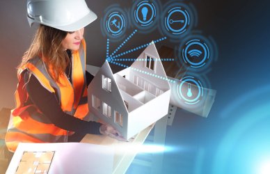 Especialista en IoT trabajando.