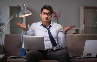 Hombre adicto al trabajo.