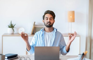 5 ejercicios de mindfulness para reducir el estrés laboral