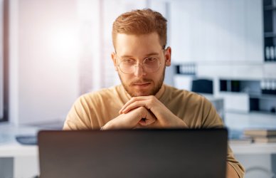 Cómo identificar y lidiar con un compañero de trabajo narcisista