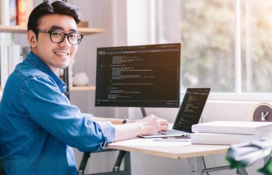 Hombre que quiere programar más rápido.