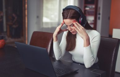 ¿Qué es la “fatiga de Zoom” y cómo evitarla?