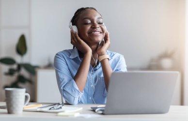 5 beneficios de escuchar música mientras trabajas
