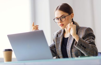 Cómo vestir para una entrevista de trabajo virtual