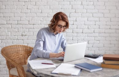 ¿Cómo crear prompts para trabajar con IA? Ejemplos