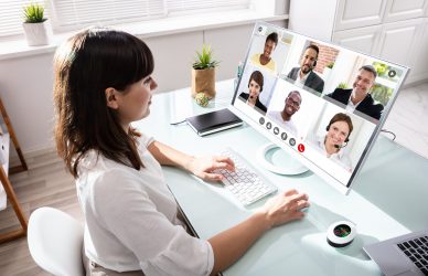 Reglas de etiqueta que debes seguir en tu próxima videoconferencia
