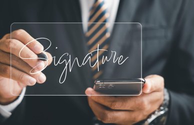 ¿El curriculum vitae debe llevar firma?