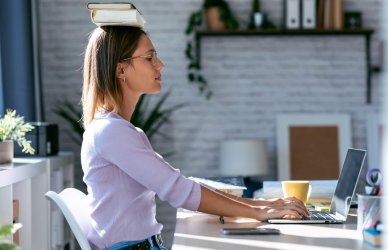 La postura correcta para trabajar frente al computador